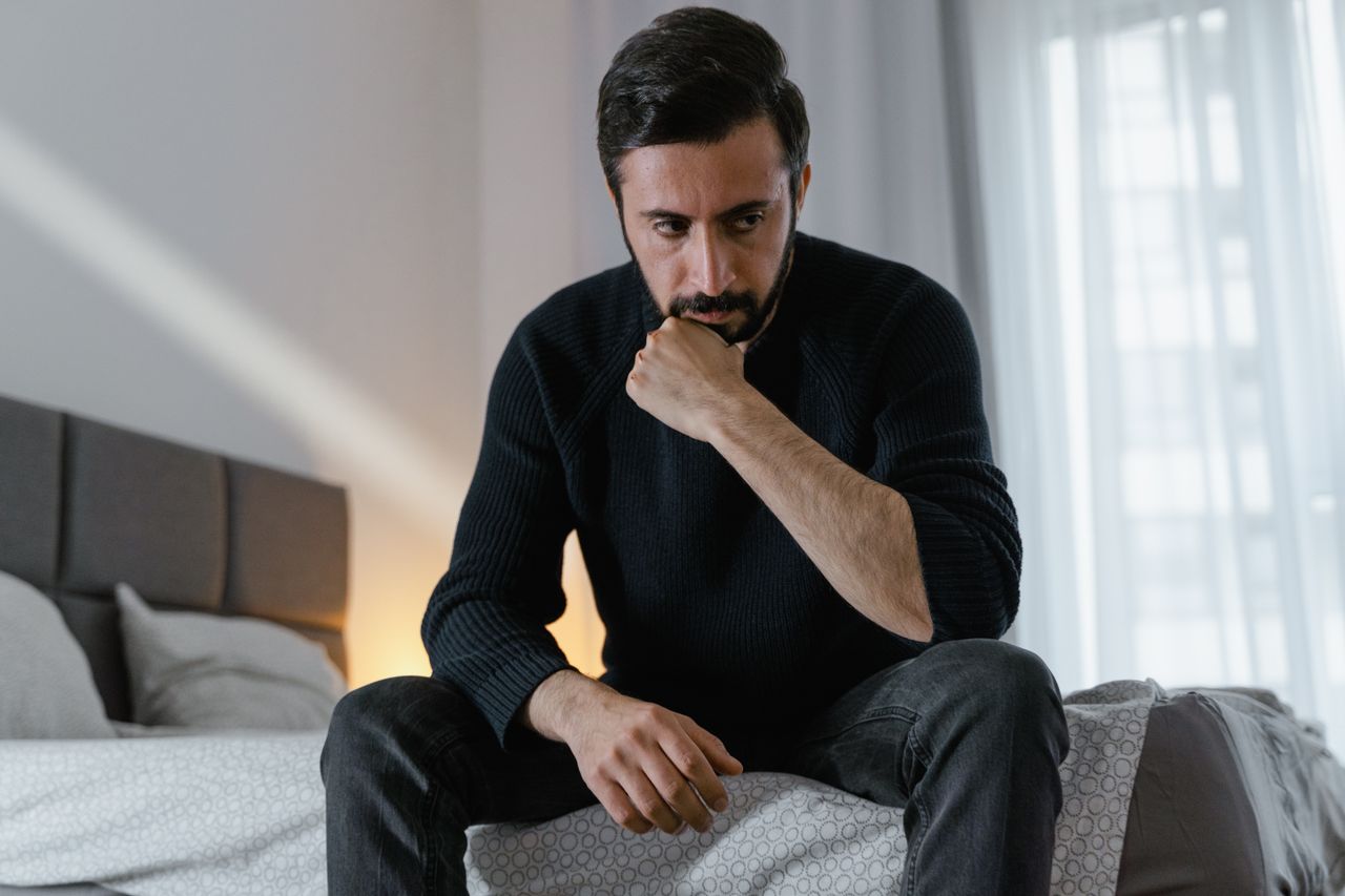 Pensées intrusives : définition, causes et prise en charge en TCC