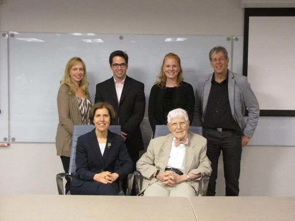 Dr Aaron Beck, fondateur de la thérapie comportementale et cognitive (TCC), avec la Dre Judith Beck, Monson et d'autres experts formés au Beck Institute - Psychopraticien Paris 9e