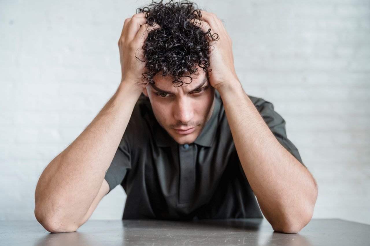 Rumination mentale : pourquoi le passé revient sans cesse